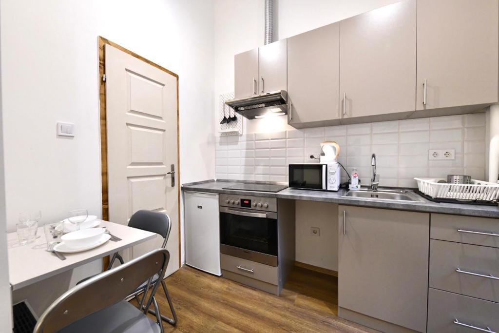 Cute Gallery Apartment Close To The Basilica, Queen Budapest Exterior photo